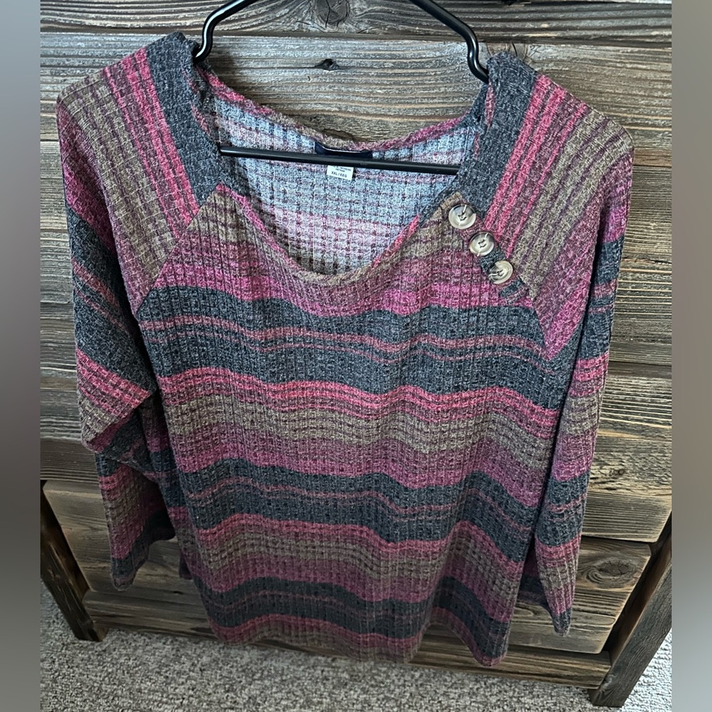Ladies Basic Editions XXL multi-color top